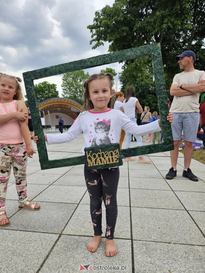 Dzień Matki w Troszynie: Koncert Patrycji Runo [25.05.2024] - zdjęcie #35 - eOstroleka.pl