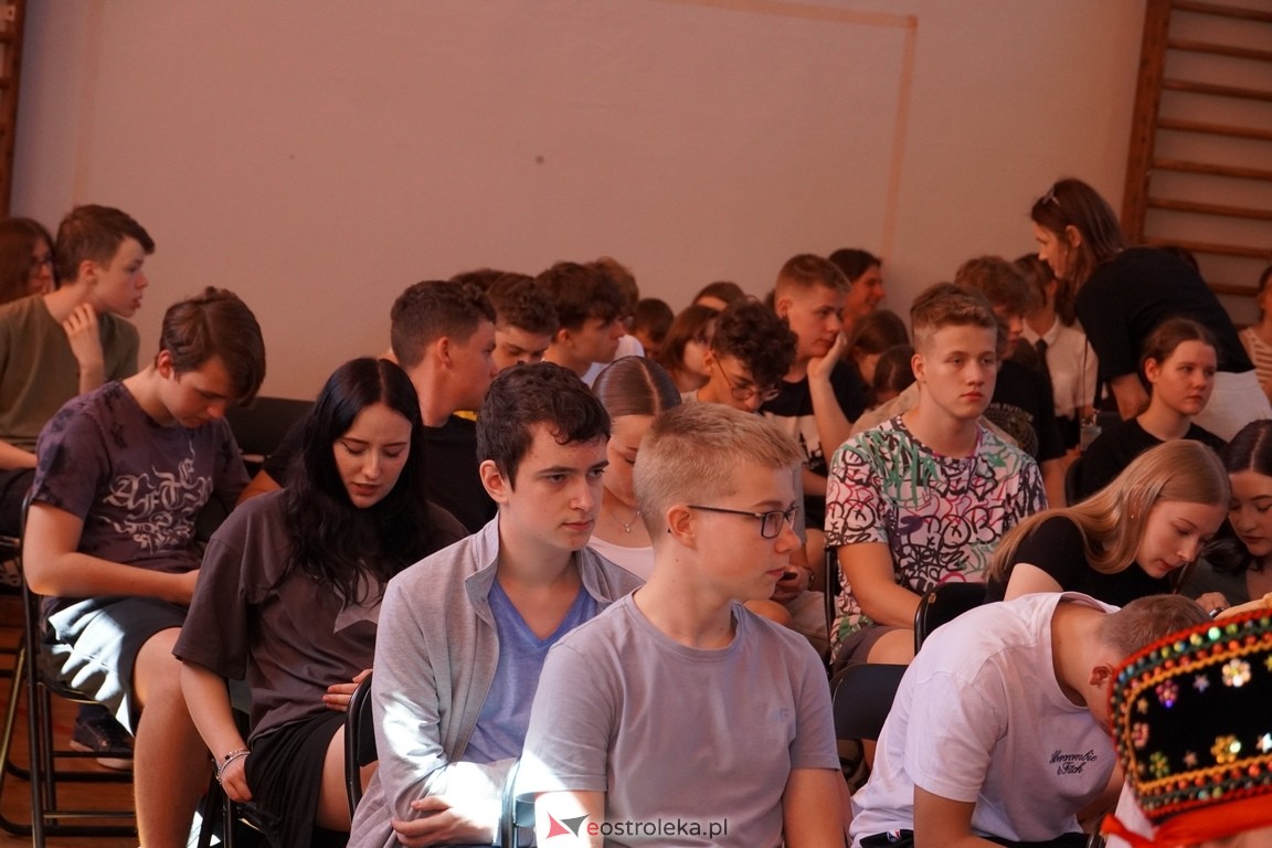 Dzień Kultury Kurpiowskiej w II Liceum Ogólnokształcącym w Ostrołęce [26.05.2024] - zdjęcie #68 - eOstroleka.pl