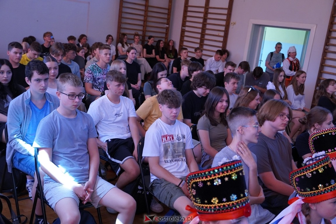 Dzień Kultury Kurpiowskiej w II Liceum Ogólnokształcącym w Ostrołęce [26.05.2024] - zdjęcie #63 - eOstroleka.pl