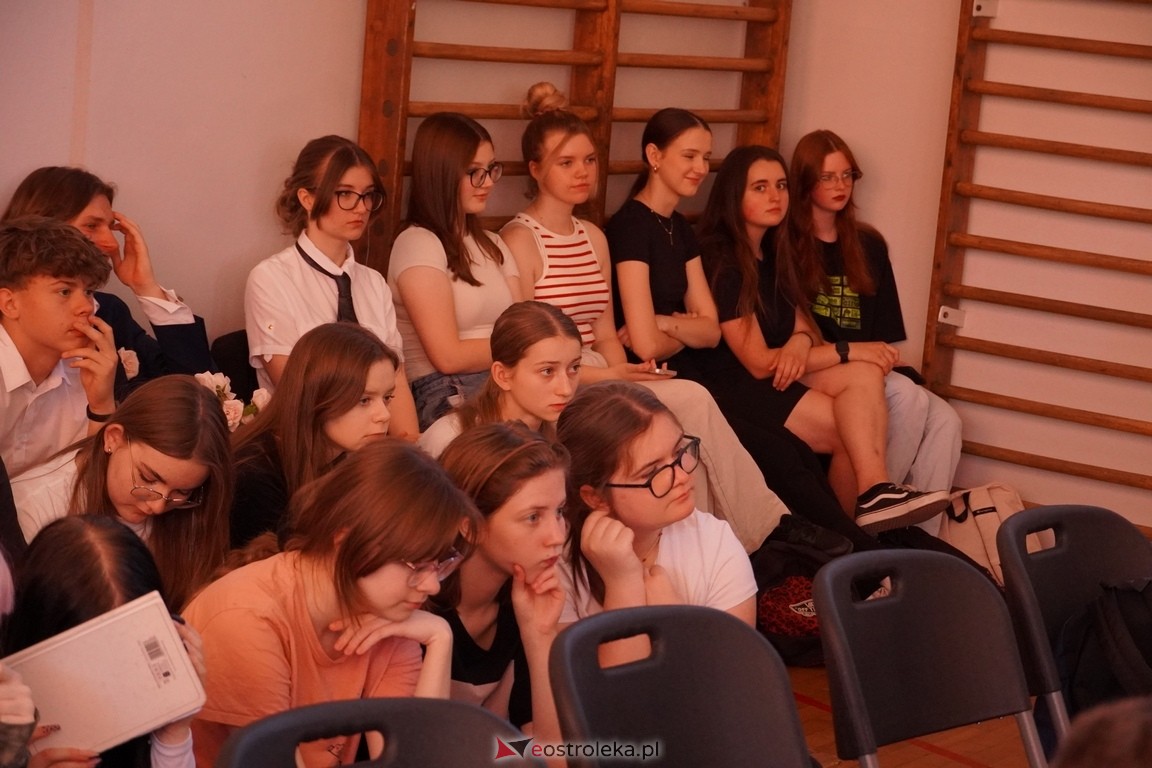 Dzień Kultury Kurpiowskiej w II Liceum Ogólnokształcącym w Ostrołęce [26.05.2024] - zdjęcie #54 - eOstroleka.pl