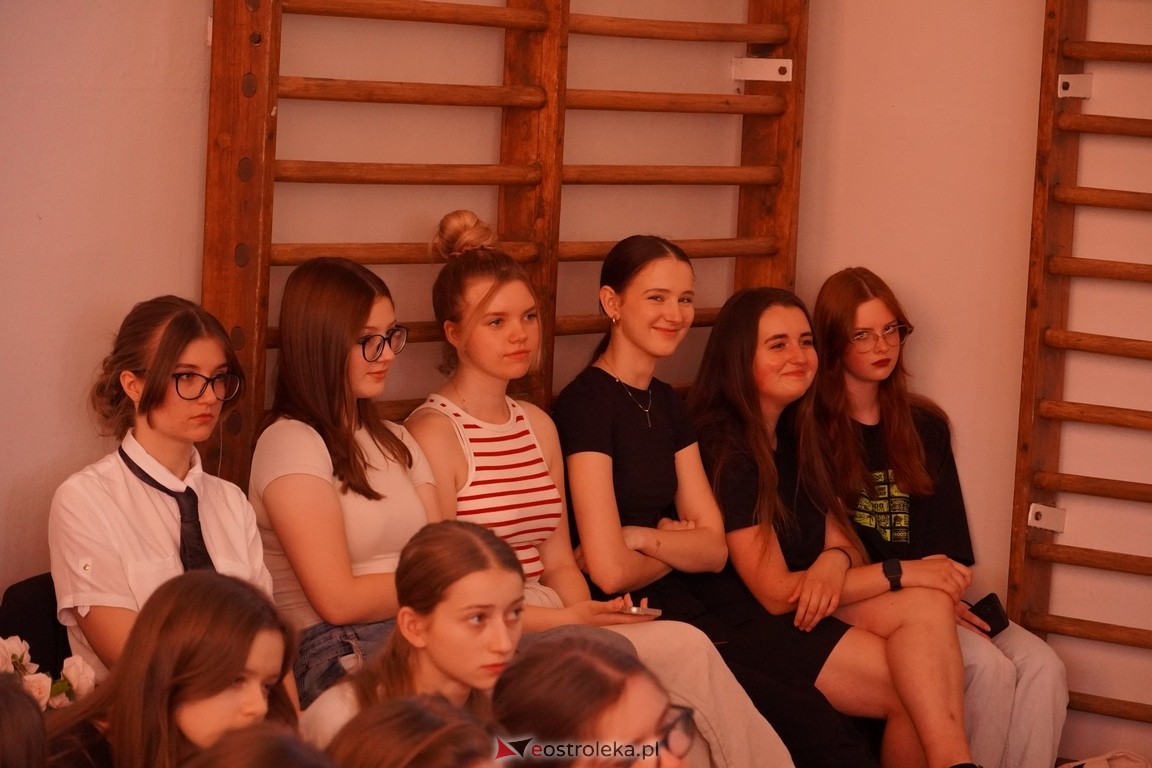 Dzień Kultury Kurpiowskiej w II Liceum Ogólnokształcącym w Ostrołęce [26.05.2024] - zdjęcie #53 - eOstroleka.pl