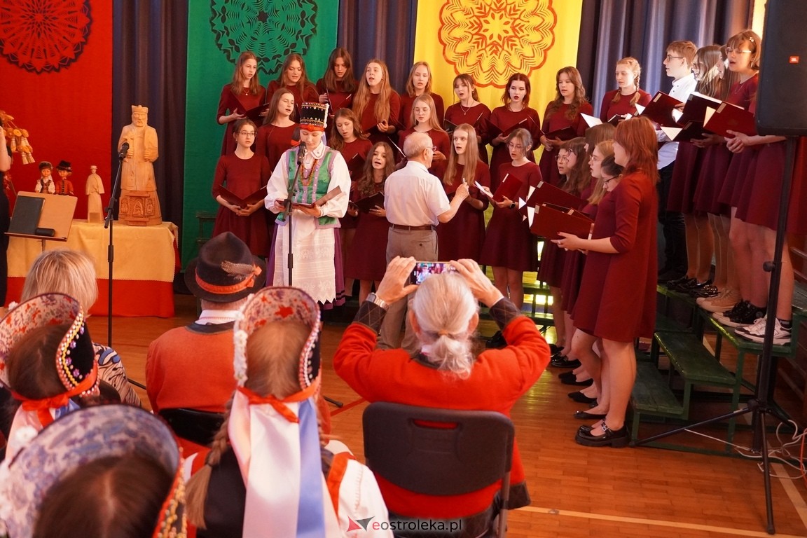 Dzień Kultury Kurpiowskiej w II Liceum Ogólnokształcącym w Ostrołęce [26.05.2024] - zdjęcie #52 - eOstroleka.pl