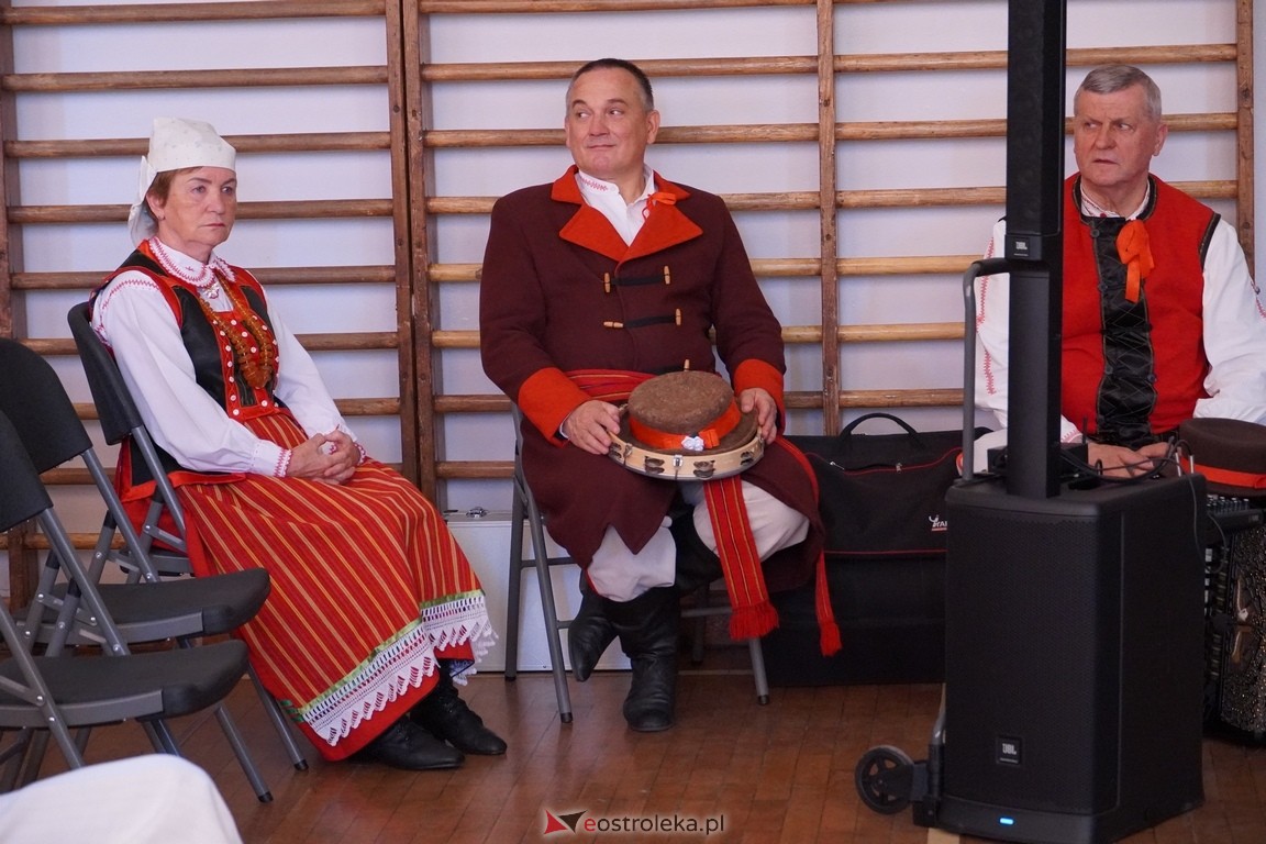Dzień Kultury Kurpiowskiej w II Liceum Ogólnokształcącym w Ostrołęce [26.05.2024] - zdjęcie #51 - eOstroleka.pl