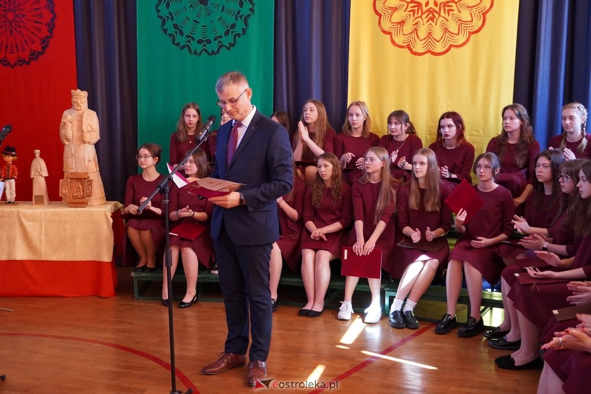Dzień Kultury Kurpiowskiej w II Liceum Ogólnokształcącym w Ostrołęce [26.05.2024] - zdjęcie #49 - eOstroleka.pl