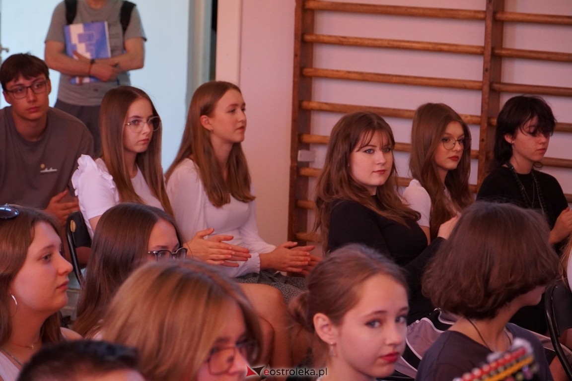 Dzień Kultury Kurpiowskiej w II Liceum Ogólnokształcącym w Ostrołęce [26.05.2024] - zdjęcie #48 - eOstroleka.pl