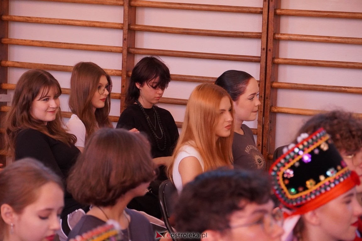 Dzień Kultury Kurpiowskiej w II Liceum Ogólnokształcącym w Ostrołęce [26.05.2024] - zdjęcie #47 - eOstroleka.pl
