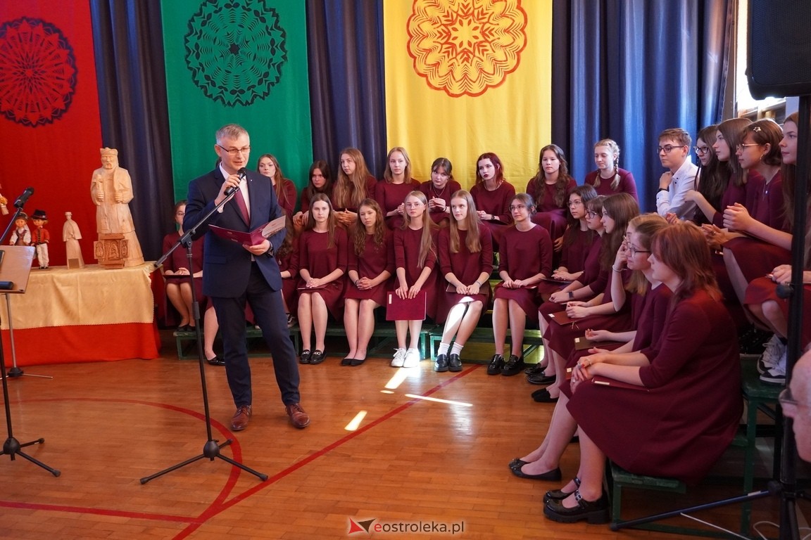 Dzień Kultury Kurpiowskiej w II Liceum Ogólnokształcącym w Ostrołęce [26.05.2024] - zdjęcie #45 - eOstroleka.pl