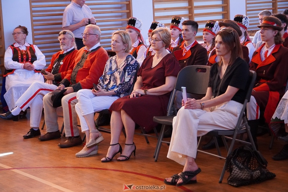 Dzień Kultury Kurpiowskiej w II Liceum Ogólnokształcącym w Ostrołęce [26.05.2024] - zdjęcie #36 - eOstroleka.pl