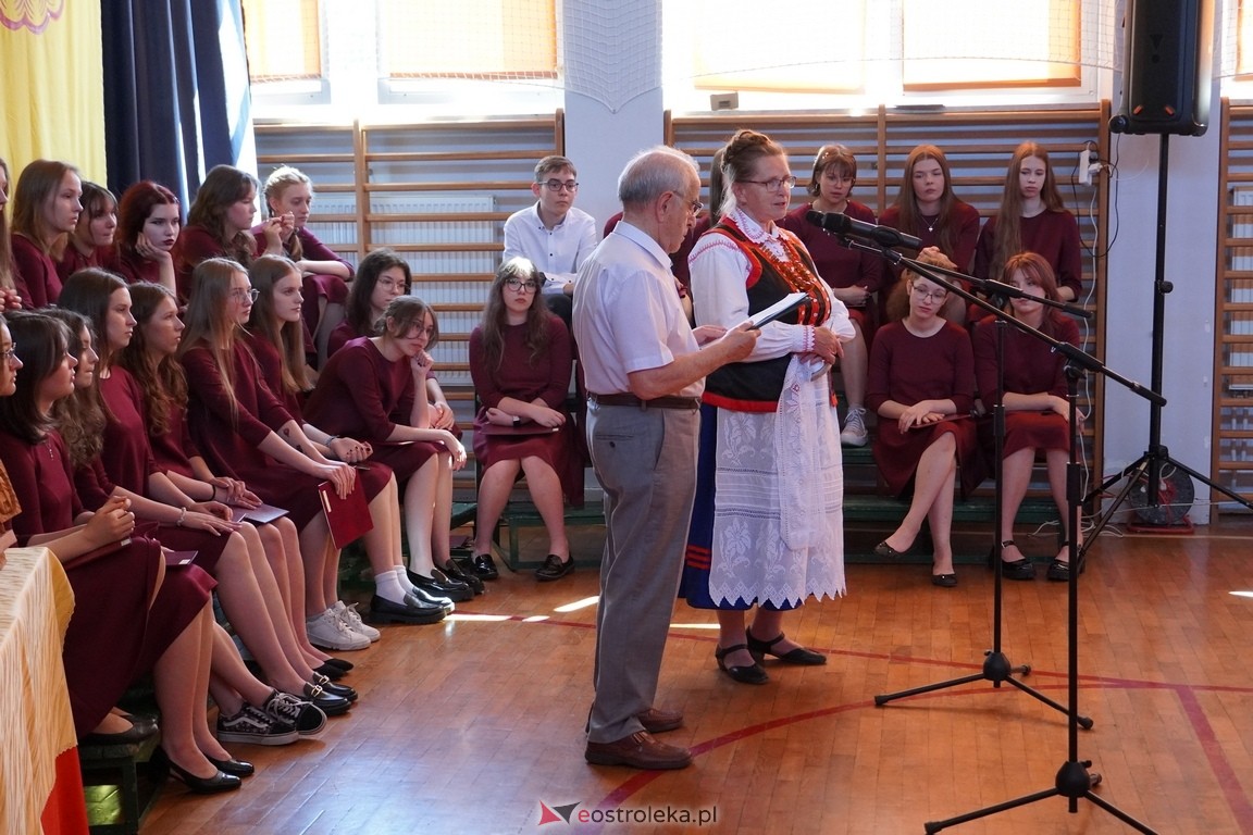 Dzień Kultury Kurpiowskiej w II Liceum Ogólnokształcącym w Ostrołęce [26.05.2024] - zdjęcie #21 - eOstroleka.pl