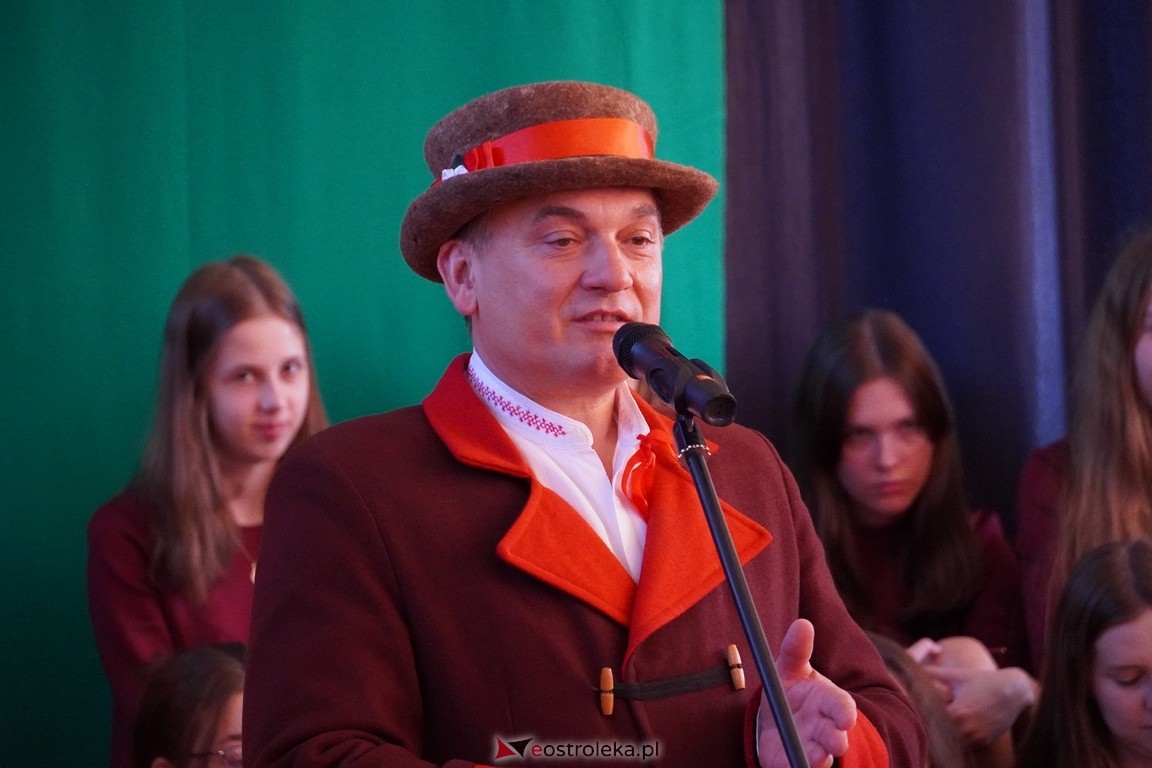 Dzień Kultury Kurpiowskiej w II Liceum Ogólnokształcącym w Ostrołęce [26.05.2024] - zdjęcie #20 - eOstroleka.pl