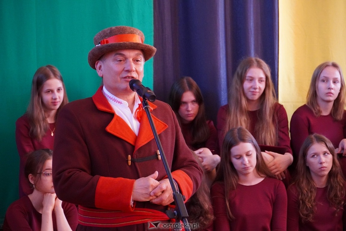 Dzień Kultury Kurpiowskiej w II Liceum Ogólnokształcącym w Ostrołęce [26.05.2024] - zdjęcie #19 - eOstroleka.pl