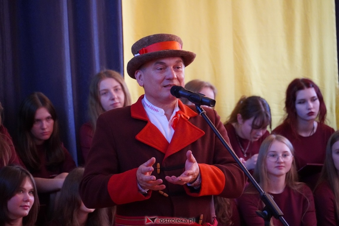 Dzień Kultury Kurpiowskiej w II Liceum Ogólnokształcącym w Ostrołęce [26.05.2024] - zdjęcie #18 - eOstroleka.pl
