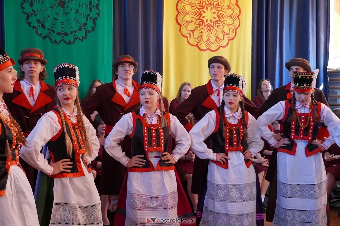 Dzień Kultury Kurpiowskiej w II Liceum Ogólnokształcącym w Ostrołęce [26.05.2024] - zdjęcie #12 - eOstroleka.pl