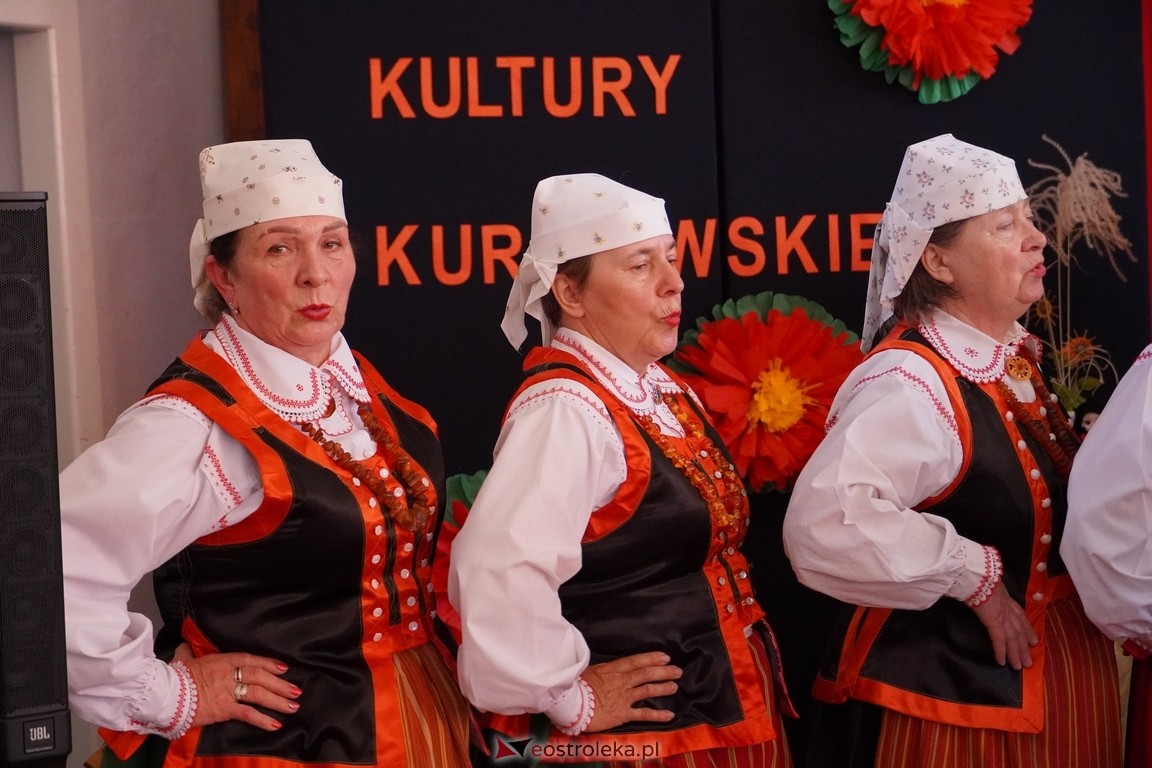 Dzień Kultury Kurpiowskiej w II Liceum Ogólnokształcącym w Ostrołęce [26.05.2024] - zdjęcie #8 - eOstroleka.pl