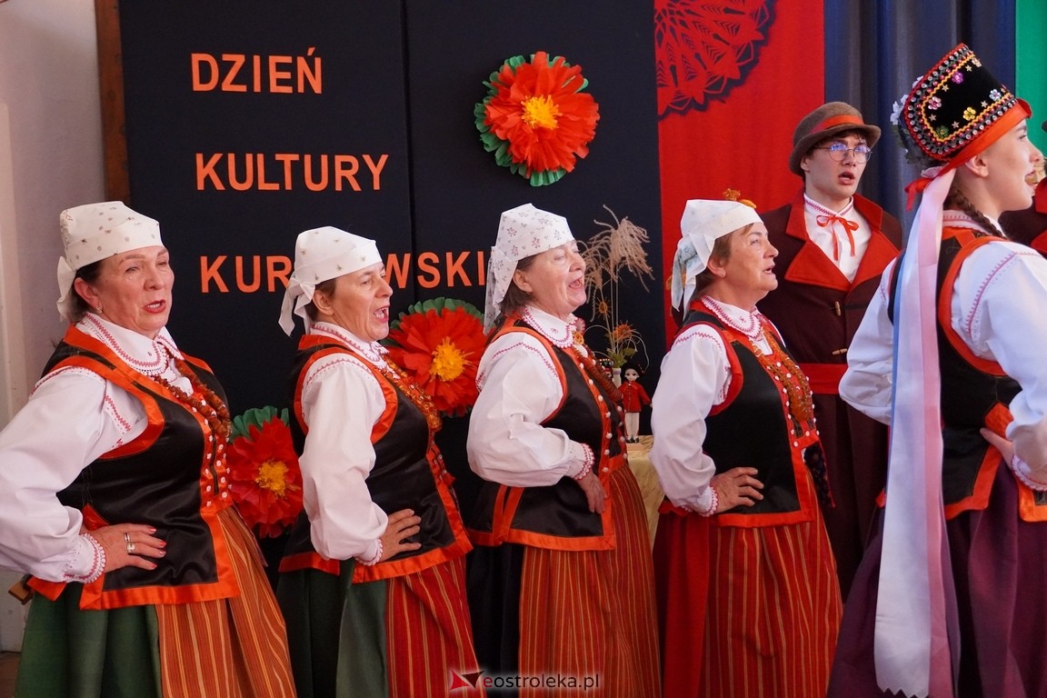 Dzień Kultury Kurpiowskiej w II Liceum Ogólnokształcącym w Ostrołęce [26.05.2024] - zdjęcie #7 - eOstroleka.pl