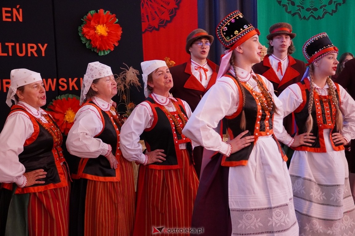 Dzień Kultury Kurpiowskiej w II Liceum Ogólnokształcącym w Ostrołęce [26.05.2024] - zdjęcie #6 - eOstroleka.pl