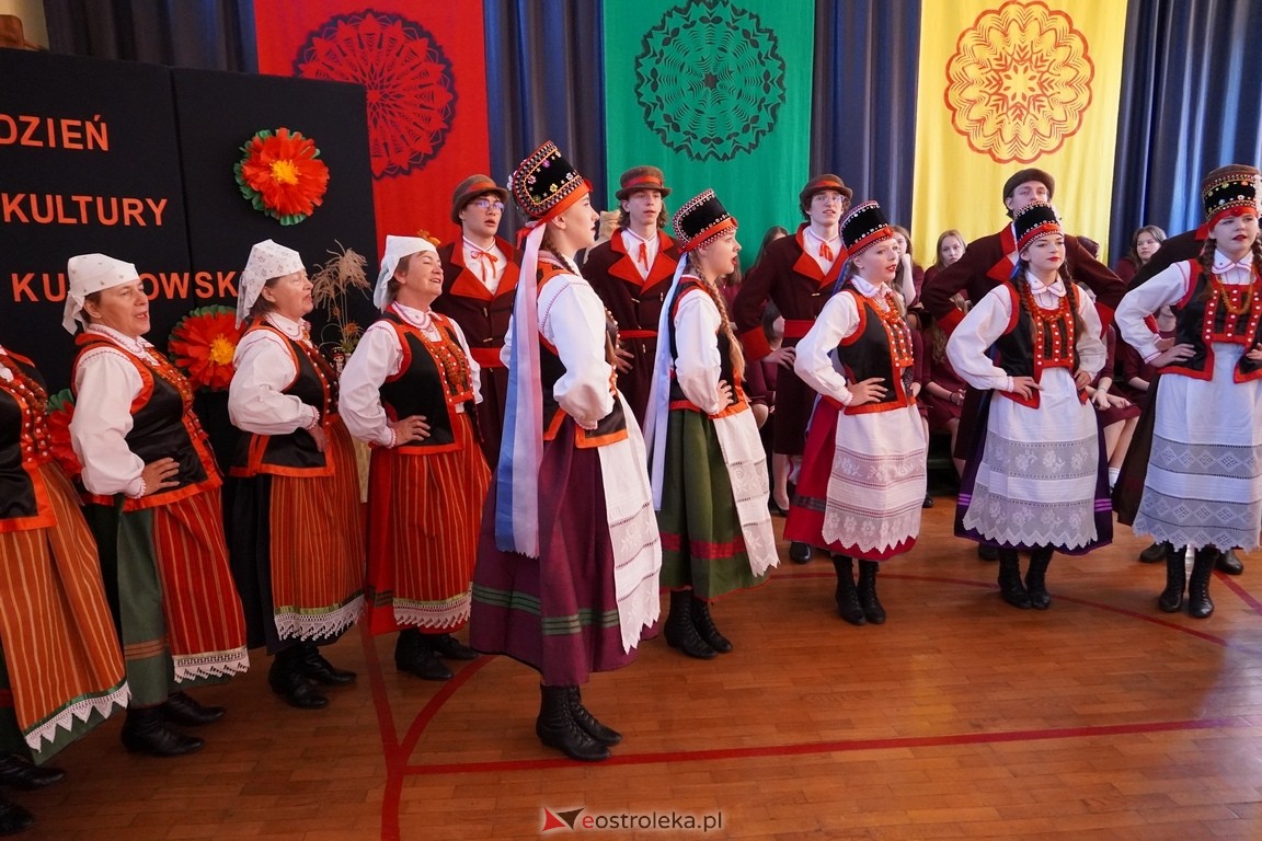 Dzień Kultury Kurpiowskiej w II Liceum Ogólnokształcącym w Ostrołęce [26.05.2024] - zdjęcie #1 - eOstroleka.pl