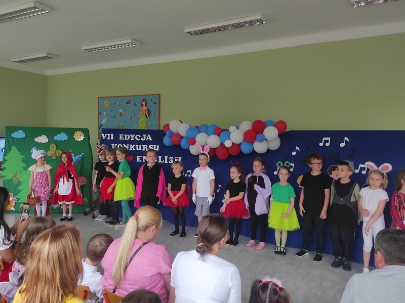 I love english - przedszkolaki w Ostrołęce śpiewają po angielsku! [23.05.2024] - zdjęcie #28 - eOstroleka.pl