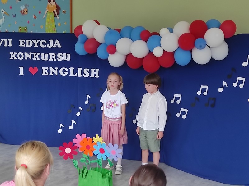 I love english - przedszkolaki w Ostrołęce śpiewają po angielsku! [23.05.2024] - zdjęcie #18 - eOstroleka.pl