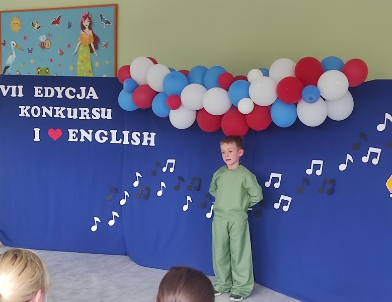 I love english - przedszkolaki w Ostrołęce śpiewają po angielsku! [23.05.2024] - zdjęcie #16 - eOstroleka.pl