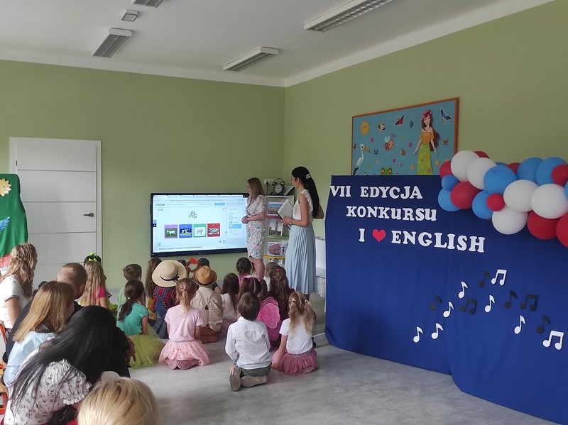 I love english - przedszkolaki w Ostrołęce śpiewają po angielsku! [23.05.2024] - zdjęcie #12 - eOstroleka.pl