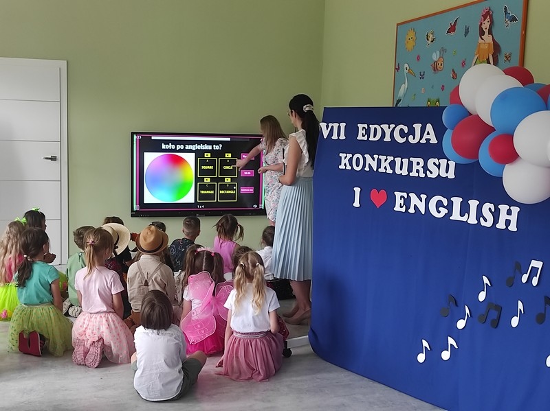 I love english - przedszkolaki w Ostrołęce śpiewają po angielsku! [23.05.2024] - zdjęcie #11 - eOstroleka.pl