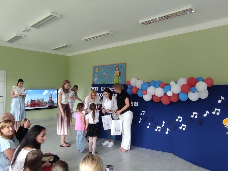 I love english - przedszkolaki w Ostrołęce śpiewają po angielsku! [23.05.2024] - zdjęcie #10 - eOstroleka.pl