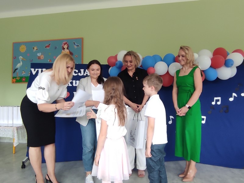 I love english - przedszkolaki w Ostrołęce śpiewają po angielsku! [23.05.2024] - zdjęcie #9 - eOstroleka.pl