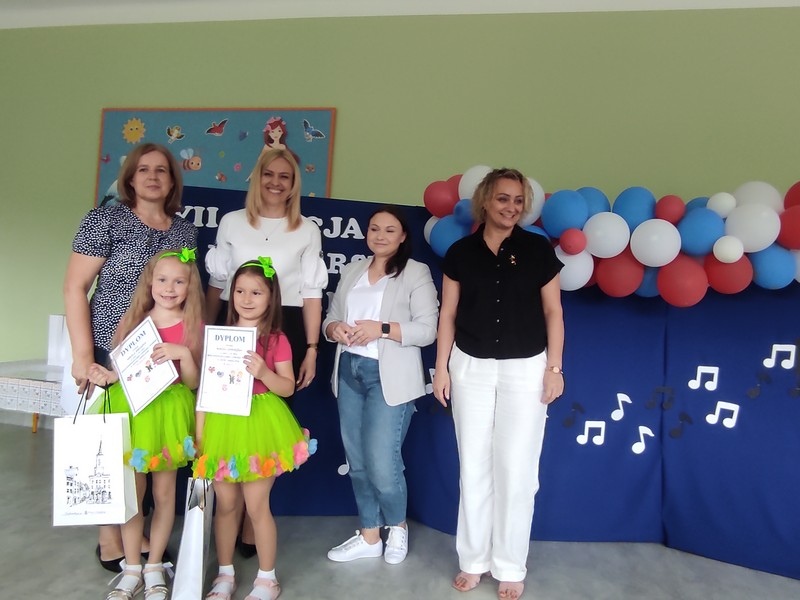 I love english - przedszkolaki w Ostrołęce śpiewają po angielsku! [23.05.2024] - zdjęcie #8 - eOstroleka.pl