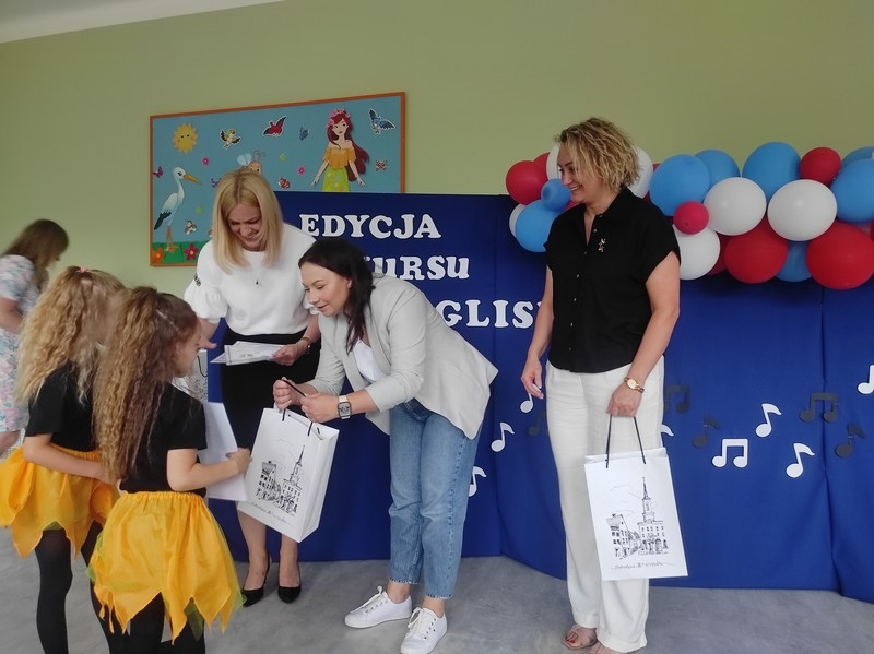 I love english - przedszkolaki w Ostrołęce śpiewają po angielsku! [23.05.2024] - zdjęcie #7 - eOstroleka.pl