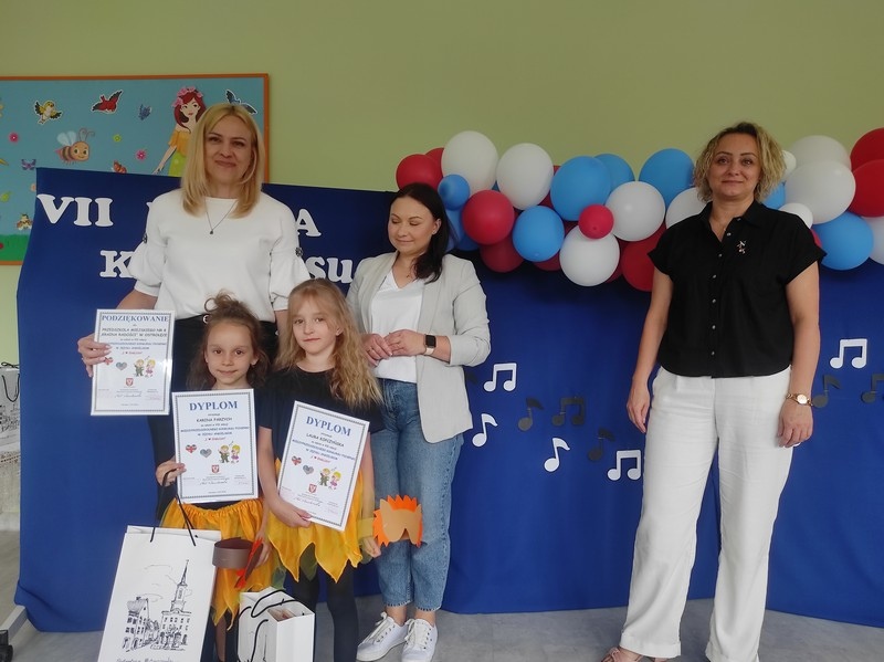 I love english - przedszkolaki w Ostrołęce śpiewają po angielsku! [23.05.2024] - zdjęcie #6 - eOstroleka.pl