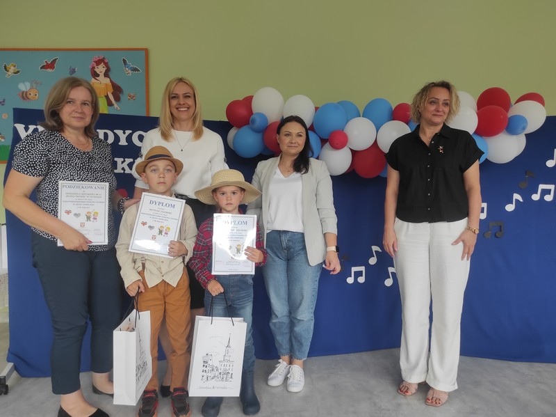 I love english - przedszkolaki w Ostrołęce śpiewają po angielsku! [23.05.2024] - zdjęcie #4 - eOstroleka.pl