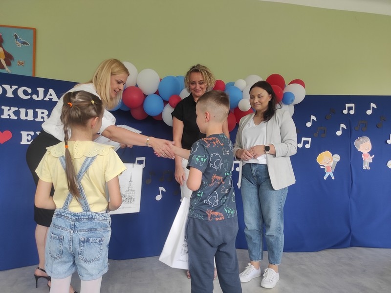 I love english - przedszkolaki w Ostrołęce śpiewają po angielsku! [23.05.2024] - zdjęcie #2 - eOstroleka.pl