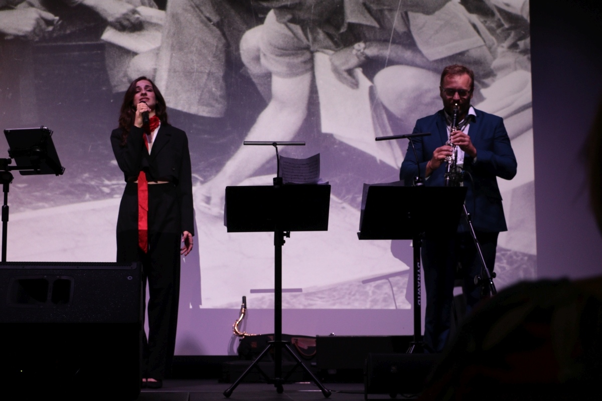 Czerwone maki na Monte Cassino - wieczorny koncert - zdjęcie #9 - eOstroleka.pl