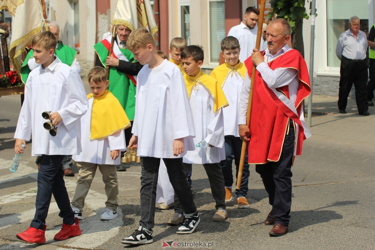 Boże Ciało 2024 - procesja w parafii pw. św. Antoniego Padewskiego w Ostrołęce [30.05.2024] - zdjęcie #197 - eOstroleka.pl
