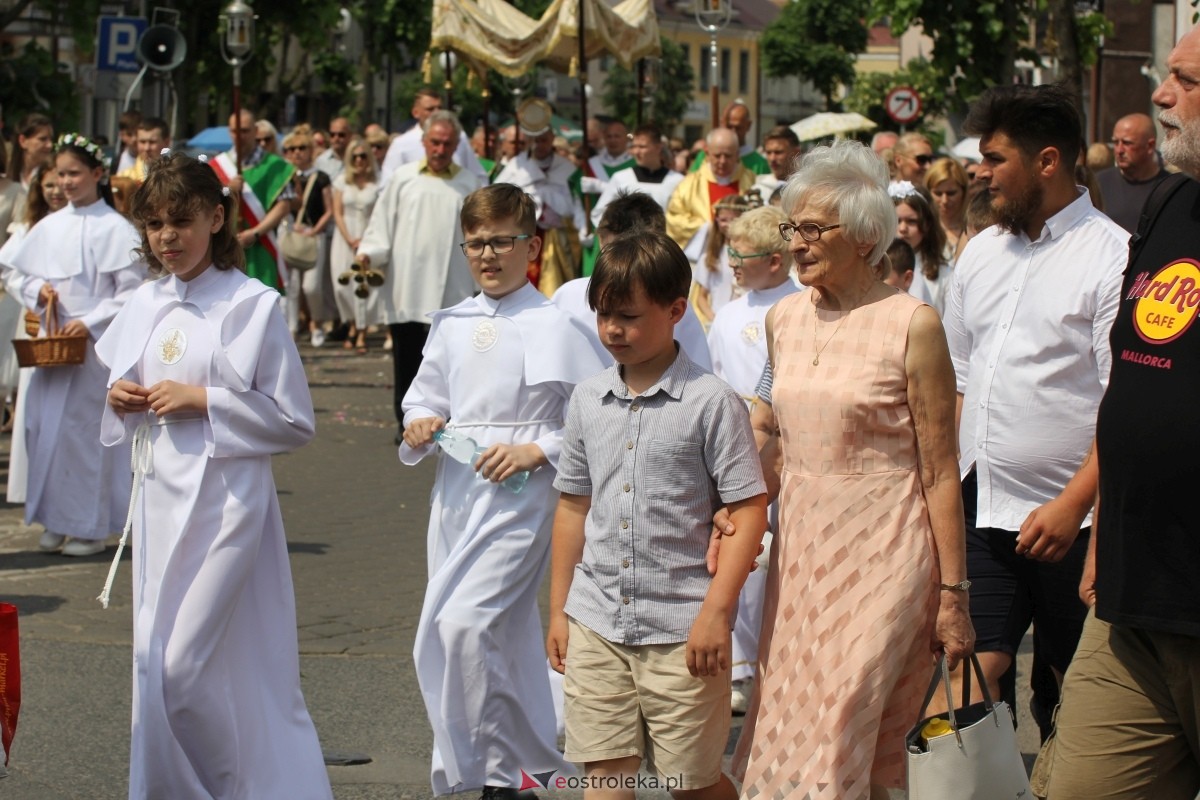 Boże Ciało 2024 - procesja w parafii pw. św. Antoniego Padewskiego w Ostrołęce [30.05.2024] - zdjęcie #161 - eOstroleka.pl