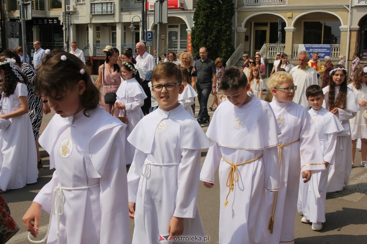 Boże Ciało 2024 - procesja w parafii pw. św. Antoniego Padewskiego w Ostrołęce [30.05.2024] - zdjęcie #142 - eOstroleka.pl
