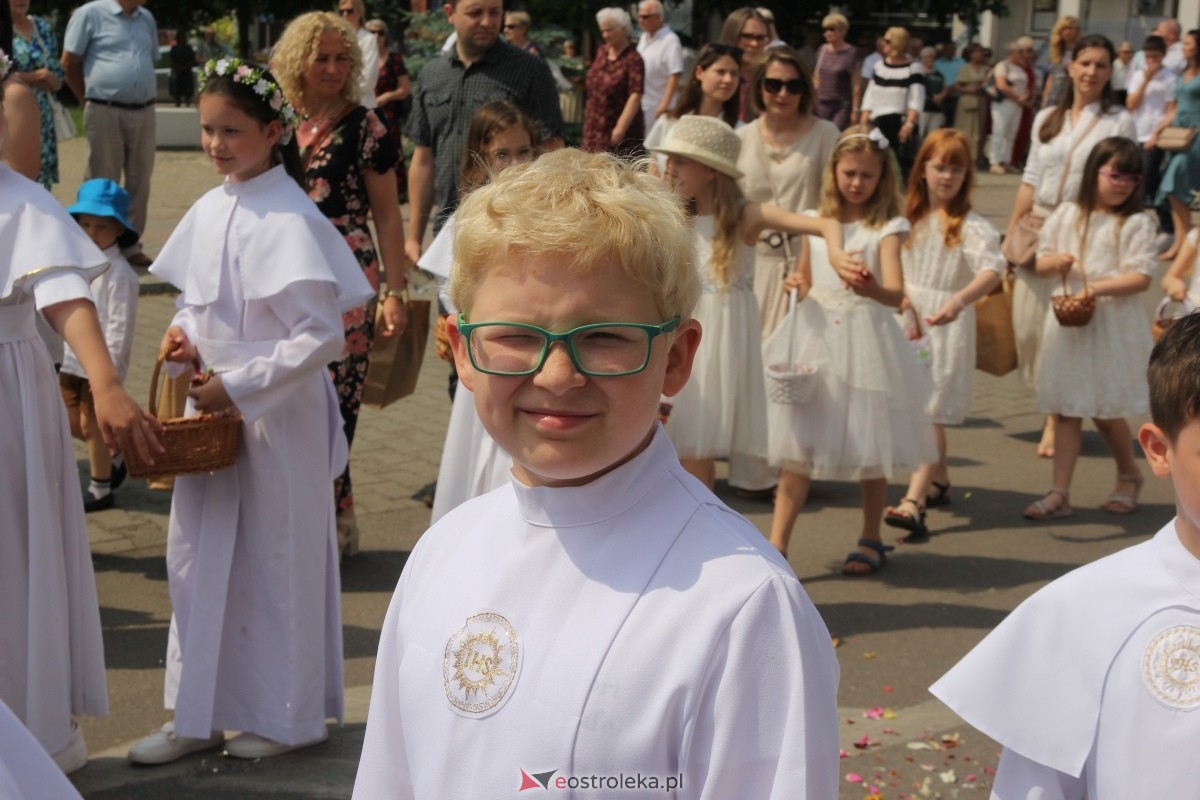 Boże Ciało 2024 - procesja w parafii pw. św. Antoniego Padewskiego w Ostrołęce [30.05.2024] - zdjęcie #130 - eOstroleka.pl