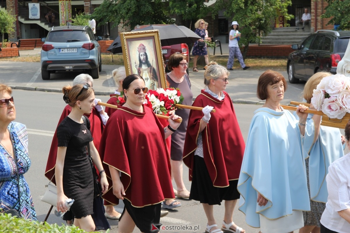 Boże Ciało 2024 - procesja w parafii pw. św. Antoniego Padewskiego w Ostrołęce [30.05.2024] - zdjęcie #121 - eOstroleka.pl
