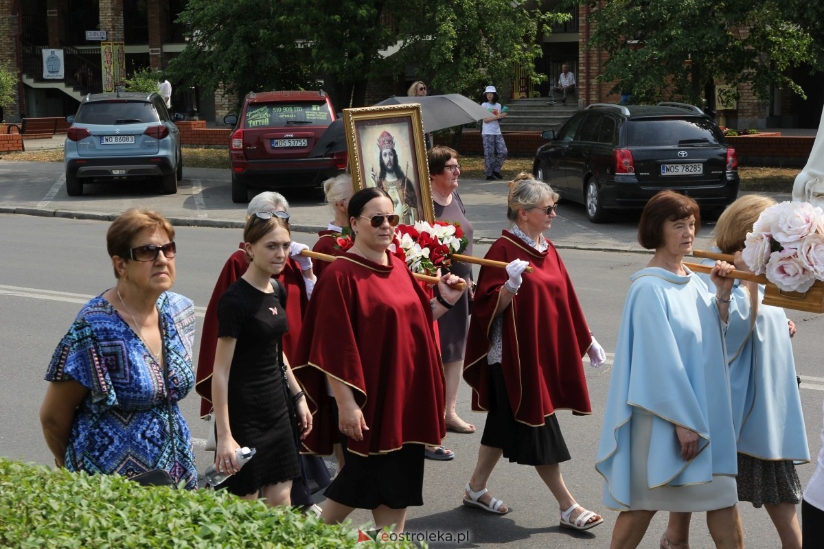 Boże Ciało 2024 - procesja w parafii pw. św. Antoniego Padewskiego w Ostrołęce [30.05.2024] - zdjęcie #119 - eOstroleka.pl
