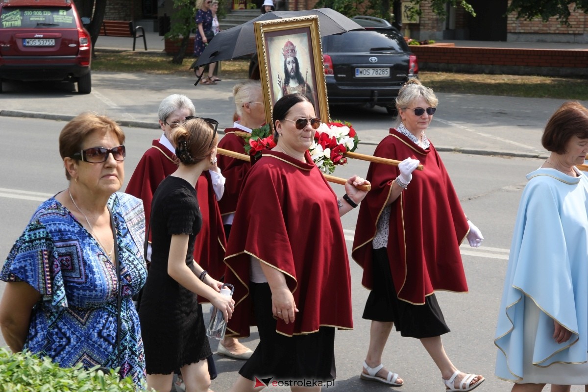 Boże Ciało 2024 - procesja w parafii pw. św. Antoniego Padewskiego w Ostrołęce [30.05.2024] - zdjęcie #117 - eOstroleka.pl