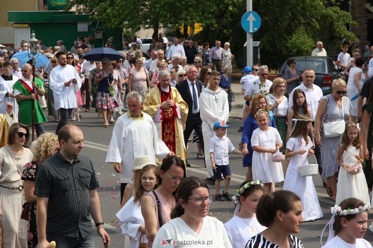Boże Ciało 2024 - procesja w parafii pw. św. Antoniego Padewskiego w Ostrołęce [30.05.2024] - zdjęcie #90 - eOstroleka.pl