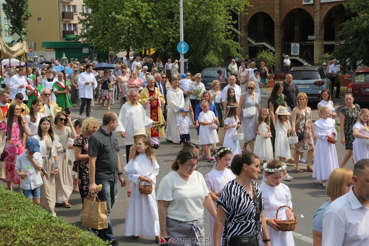 Boże Ciało 2024 - procesja w parafii pw. św. Antoniego Padewskiego w Ostrołęce [30.05.2024] - zdjęcie #89 - eOstroleka.pl