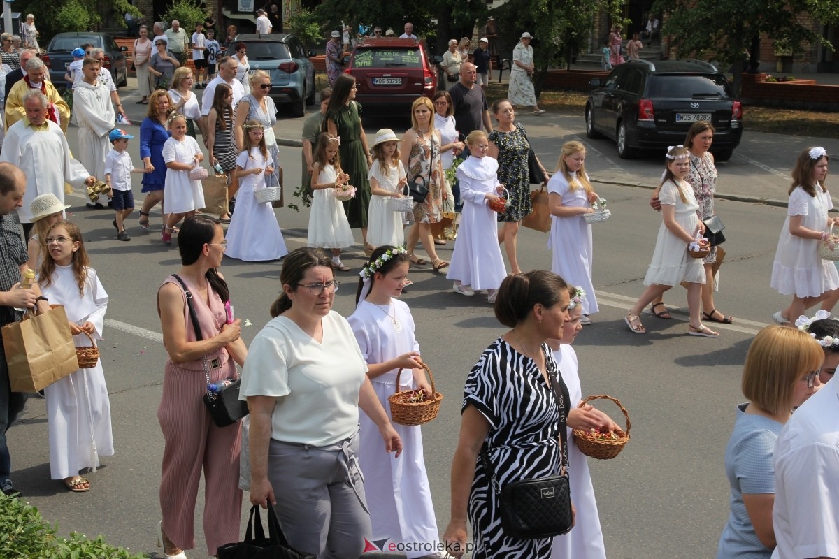 Boże Ciało 2024 - procesja w parafii pw. św. Antoniego Padewskiego w Ostrołęce [30.05.2024] - zdjęcie #88 - eOstroleka.pl