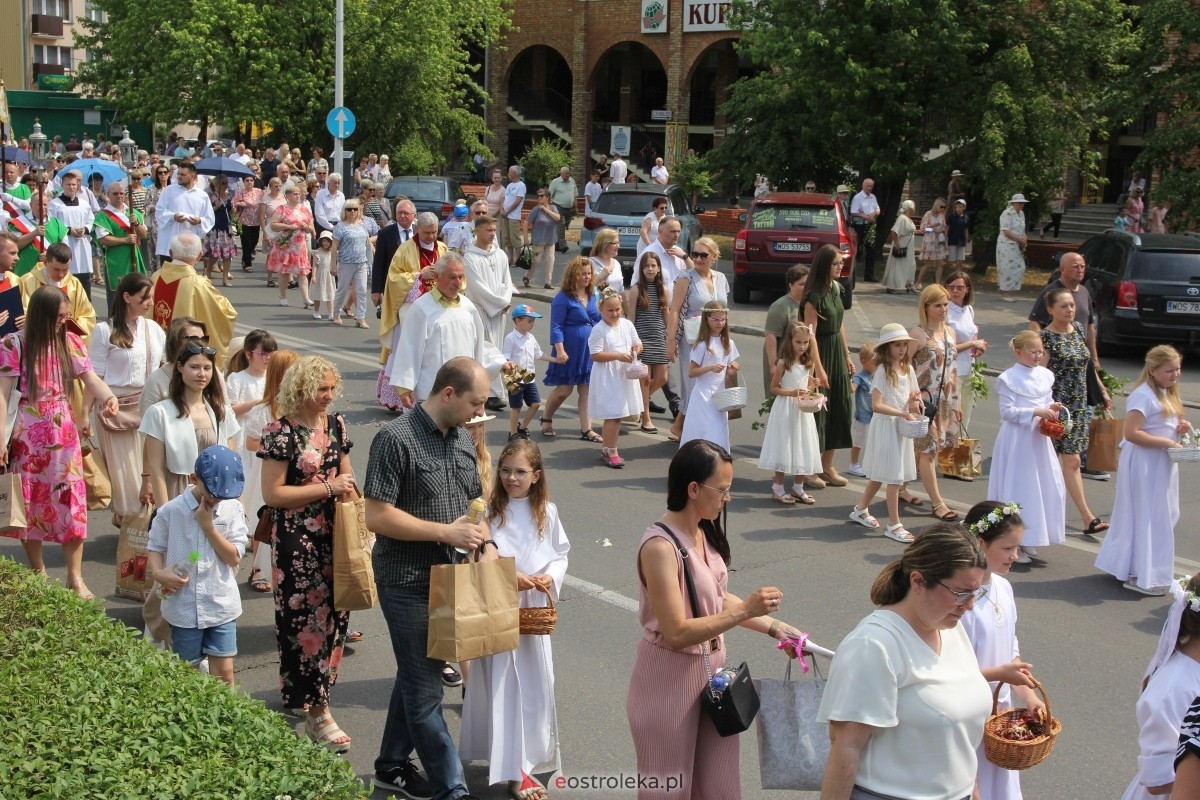 Boże Ciało 2024 - procesja w parafii pw. św. Antoniego Padewskiego w Ostrołęce [30.05.2024] - zdjęcie #87 - eOstroleka.pl