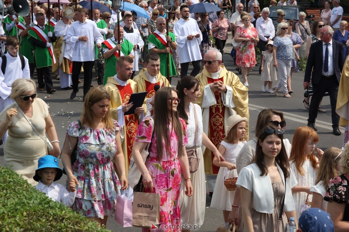 Boże Ciało 2024 - procesja w parafii pw. św. Antoniego Padewskiego w Ostrołęce [30.05.2024] - zdjęcie #86 - eOstroleka.pl