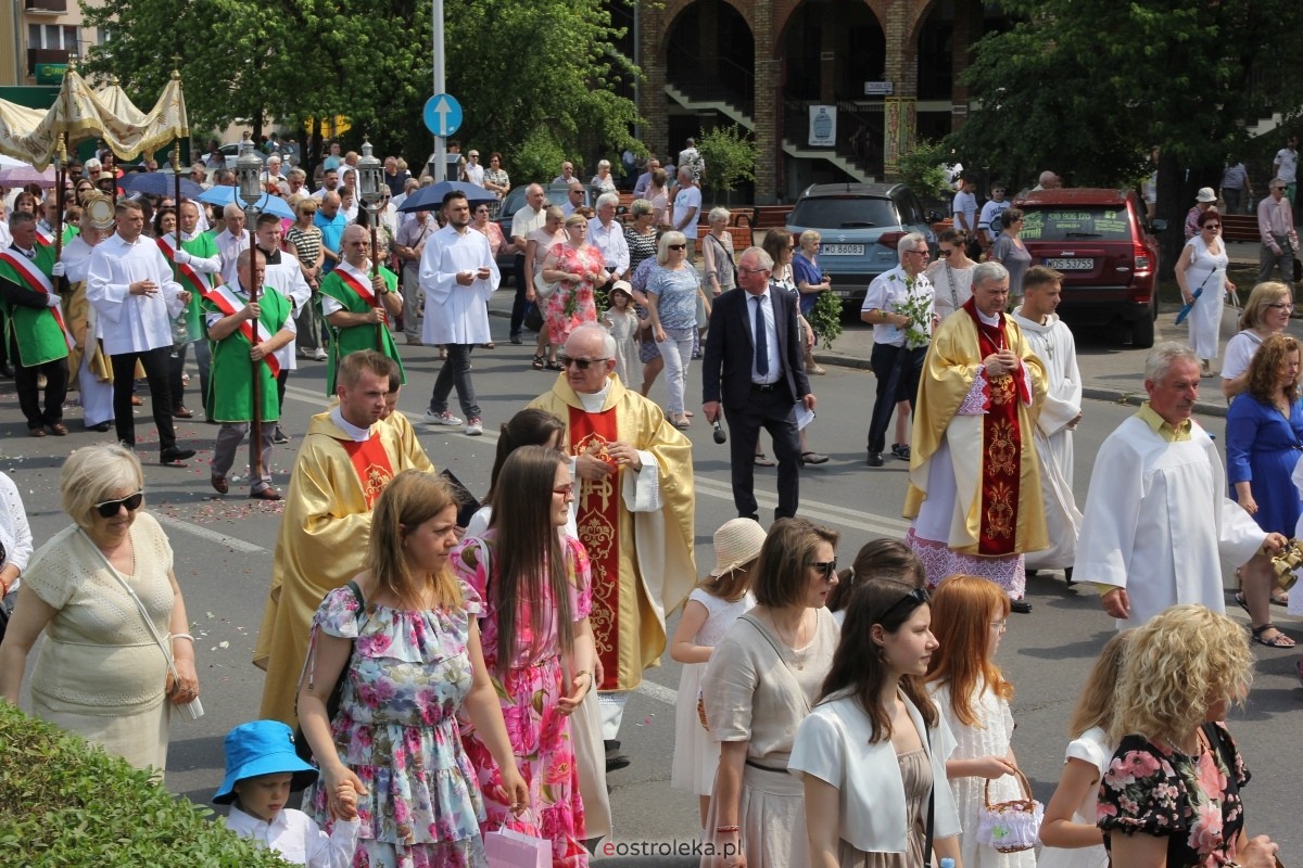 Boże Ciało 2024 - procesja w parafii pw. św. Antoniego Padewskiego w Ostrołęce [30.05.2024] - zdjęcie #83 - eOstroleka.pl