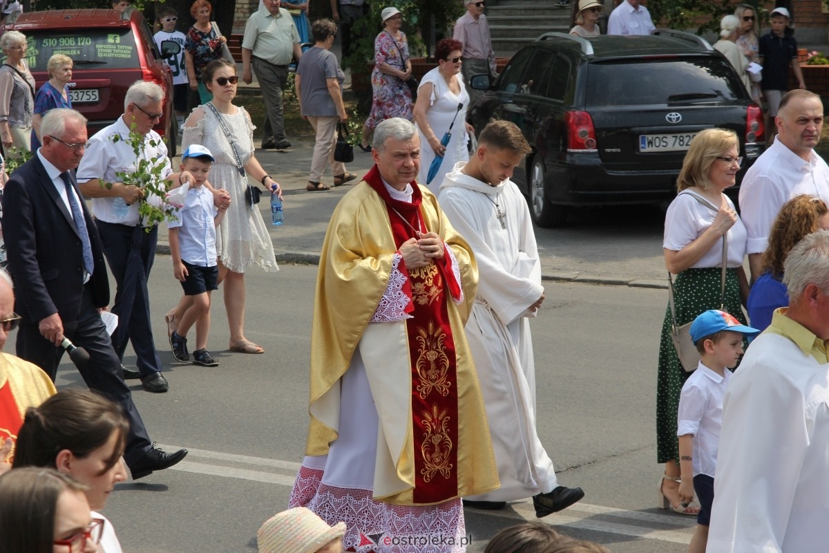 Boże Ciało 2024 - procesja w parafii pw. św. Antoniego Padewskiego w Ostrołęce [30.05.2024] - zdjęcie #79 - eOstroleka.pl