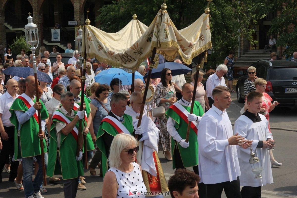 Boże Ciało 2024 - procesja w parafii pw. św. Antoniego Padewskiego w Ostrołęce [30.05.2024] - zdjęcie #71 - eOstroleka.pl
