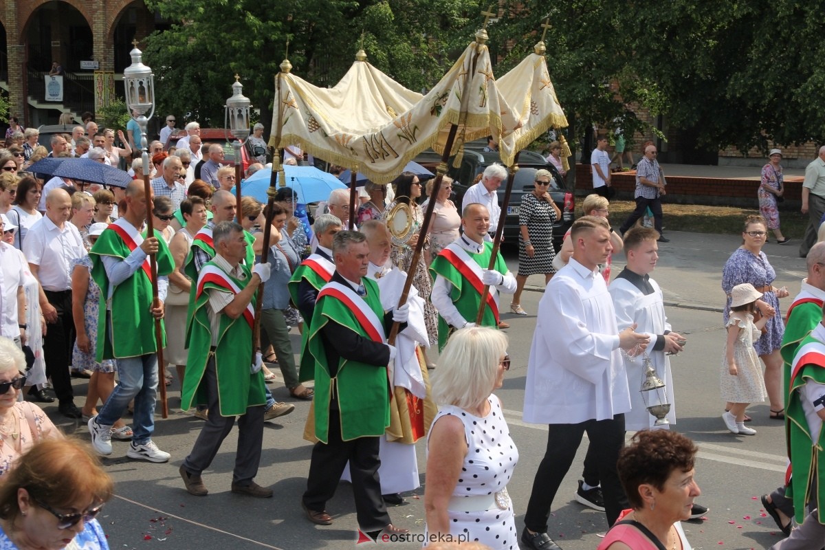 Boże Ciało 2024 - procesja w parafii pw. św. Antoniego Padewskiego w Ostrołęce [30.05.2024] - zdjęcie #67 - eOstroleka.pl